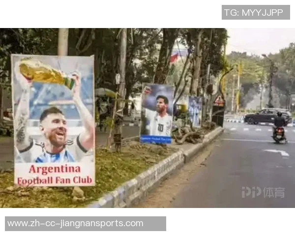 梅西孟买活动获赠印度风格画像与安东内拉共庆浪漫时刻